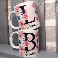 Caneca Borboletas Floral Personalizada com Letra e Inicial e Nome