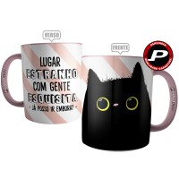 Caneca Gato Antisocial - Lugar Estranho com Gente Esquisita