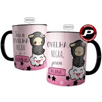 Caneca Sou A Ovelha Negra da Família, Porém Plena