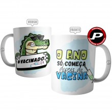 Caneca Jacaré Vacinado - O Ano Só Começa Depois da Vacina